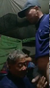 亚洲爷爷在妻子面前给朋友吹箫