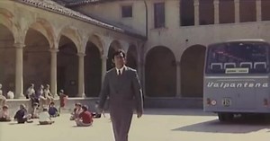 Lando Buzzanca quando impersonava Niccolò Vivaldi in Il Merlo Maschio, con l'erotica Laura Antonelli - VIDEO