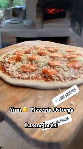 Jose Ostorga Sarah Mendoza #yummyfood #deliciouspizza #ElSalvador #memories | Mendoza Queen