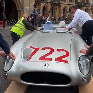 £300 MILLION Stirling Moss 300 SLR arrives in London | Lovecars