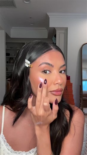 ✨ Opal Powder ✨ is your new glow-to for that perfect, multidimensional radiance. Infused with vitamin E and jojoba oil, it keeps your skin moisturized while adding a stunning shimmer to both face and body. Whether you're going subtle or bold, this prismatic highlighter lets you experiment with ease. Get ready to glow like never before! @piashah_ Use code PIA15 for 15% off on jasonwubeauty.com 💖 #OpalPowder #jasonwubeauty #newproductalert #cleanbeauty #crueltyfree #OwnYourGlow #InMyGlowEra #affo