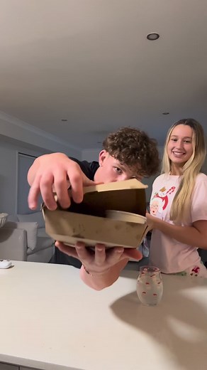 @misskitalee plz stop smacking my butt Box from @suesburgersandshakes #food #challenge #lol | Kane Singleton