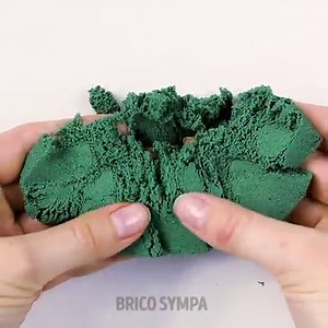 Fabrique du sable cinétique, et éclate-toi ! 󾌸 Retrouve ici comment faire de la pâte à modeler 󾮜 https://goo.gl/kkTWLg | Brico Sympa