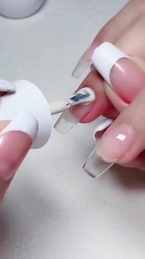 519K views · 3.6K reactions | Coffin white nail polish #coffinnailshape #whitenailsdesign #nailpolish | 홏홖황황홤홤홨 | Facebook