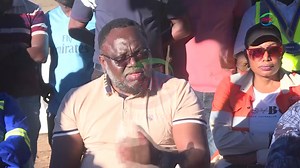 Chingola mine tragedy: tunnels not safe - KABUSWE By Chembe Mbale Mines Minister PAUL KABUSWE says the integrity of some tunnels at Chingola's Sensele mine has become unsafe. Mr. KABUSWE says the rescue operation for the remaining trapped miners has become complicated forcing the team to change the strategy by adopting mechanised operations. He says government will need more support from various stakeholders to conclude the search. And speaking during a media briefing, Copperbelt Minister ELISHA