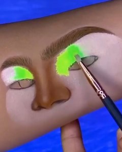 I can't even apply makeup on my face!! 😂😱 By @shine.shadows IG: https://bit.ly/2ZEnPDq | Cuff-Zoned