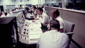 1.1M views · 29K reactions | El objeto completo puede tener un origen artificial y de ser así... yo pregunto esto: ¿Quién construyó la luna? ¿Quién la puso ahí? y ¿Hace cuánto tiempo lo hizo? Giorgio A. Tsoukalos  ¿Te gustó este video? Cuéntanos por qué abajo en comentarios. #AlienígenasAncestrales | HISTORY | Facebook