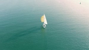 Yacht Sailing Water Sail Spinnaker Moving 库存影片视频（100% 免版税）1051889080 | Shutterstock