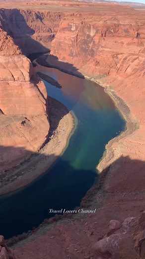 Horseshoe Bend, Arizona. 🎥 By: travel.lovers.channel..#travel #familytravel #travelphotography #waterfalls #ocean #hiking #naturelover #adventurevibes #tripadvisor #traveltheworld #naturephotography #familytrip #vacation #adventuretravel #familytime #forest #islandlife #islandvibes #beachlife #beach #island #sunshine #nature #mountains #page #horseshoebend #Arizona | Travel Lovers Channel