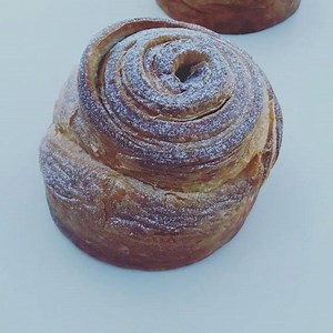 7K views · 64 reactions | Découverte du coeur coulant chocolat de ma brioche feuilletée 藍珞 @750grammes @foudepatisserie @camillegonnet @alicegouget @chef.damien #chefregis #750g #Pâtissier #pastry #pastrychef #brioche #recette #pâtisserie #food Pâtisseries et Compagnie Académie Culinaire de France Le Cordon Bleu Paris 750g : Recettes de cuisine | Chef Régis | Facebook