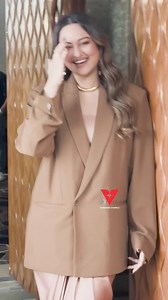 55K views · 842 reactions | Singer Neha Bhasin Spotted At Outside Gym In Bandra 珞 | Varinder Chawla | Facebook