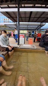 หน้าสถานีรถไฟอะตามิ ( Atami Station) มีบ่อน้ำร้อนสำหรับแช่เท้า สบายมากๆเลยค่ะ #เที่ยวญี่ปุ่น2024 #japantrip2024 | Waan Ps