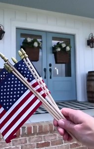 Give your door a summer décor refresh! (📷 @greenvalleygable) | bealls