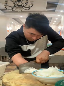 156K views · 10K reactions | Handicapped Chef Working At Restaurant | Verrell Bramasta | Facebook