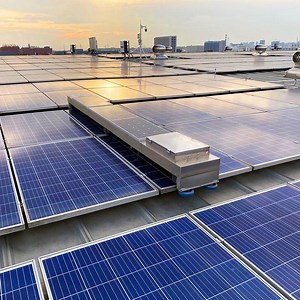 [Hot Item] Wireless Remote Control Solar Panel Cleaning Robot