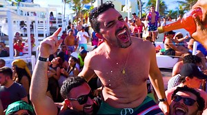 Get crazy at our Holi Party! 浪  Grand Oasis Cancun bit.ly/3oo6ppx #TheEntertainmentResort #OasisLovesU | Oasis Hotels & Resorts | Facebook