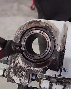 370K views · 3.9K reactions | A Deep Dive Into the Boom Lift Cylinder Rebuild | Cutting Edge Engineering Australia | Facebook