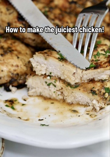 The secret to juicy grilled chicken—no fancy skills needed. https://www.spendwithpennies.com/easy-grilled-chicken-breast/ Ingredients ⅓ cup olive oil or vegetable oil ¼ cup apple cider vinegar or red wine vinegar 3 tablespoons Worcestershire sauce 2 tablespoons Dijon mustard 2 tablespoons fresh lemon juice 2 tablespoons Italian seasoning 1 tablespoon Kosher salt, or to taste 1 tablespoon black pepper 1 tablespoon granulated sugar 1 teaspoon garlic powder 4 boneless skinless chicken breasts #gril