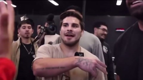 260 lbs Bradley Martyn may deadlift 700 lbs but he fails to pick up a 160 lbs wrestler