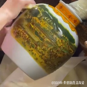The decal transfer method allows for precise, repeatable designs on pottery surfaces. ✨ #ModernCraft #CeramicDecoration #ArtProcess #CreativeLearning | Fantastic China