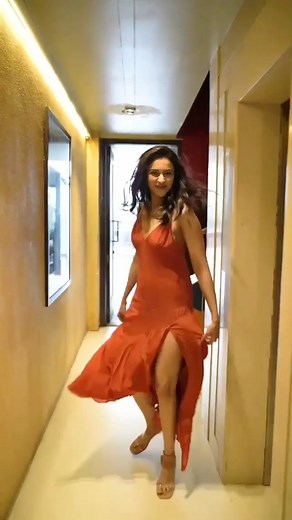 Voompla on Instagram: "Fashun FriYays! RPS slides into one look after the other❤️❤️ . FOLLOW 👉 @voompla INQUIRIES 👉 @ppbakshi . #voompla #bollywood #rakulpreet #rakulpreetsingh #bollywoodstyle #bollywoodfashion #mumbaidiaries #delhidiaries #indianactress #bollywoodactress #bollywoodactresses"