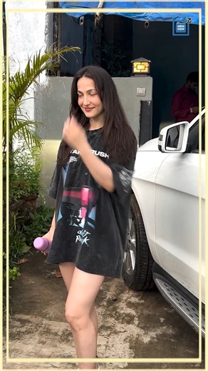 4.7K views | That Flying Kiss!殺 #ElliAvrRam #Actress #Cute #Bollywood #ViralVideos #EntertainmentIndustry #Celebs #Glammer #HindiCinema #Spotted #NoMakeupLook | Punjab Kesari | Facebook