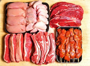 *** SPRINGBOK VARIETY PACK *** Our best-selling meat pack, with the perfect selection of Beef, Lamb and Chicken… All our BEEF & LAMB is Australian grass fed and free of hormones and antibiotics. All our CHICKEN is from a local accredited UAE farm, also free of hormones and antibiotics and has never been frozen. Variety Pack includes: 1 kg x Rib Eye Steaks 1 kg x Sirloin Steaks 1 kg x Lamb Chops 1 kg x Lamb Sosaties 1 kg x Chicken Breasts 1 kg x Chicken Wings Price: 395 AED FREE DELIVERY to Abu D