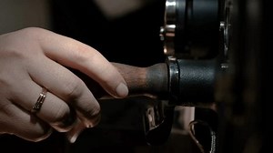 Machine de processus de torréfaction de : vidéo de stock (100 % libre de droit) 3963397687 | Shutterstock