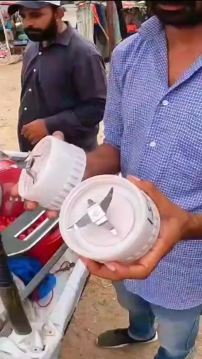 4.6K views · 158 reactions | Juicer machine blade price #SundayBazaar #itwarbazar #Korangi5 #KarachiPakistan | Nazir Memon. | Facebook