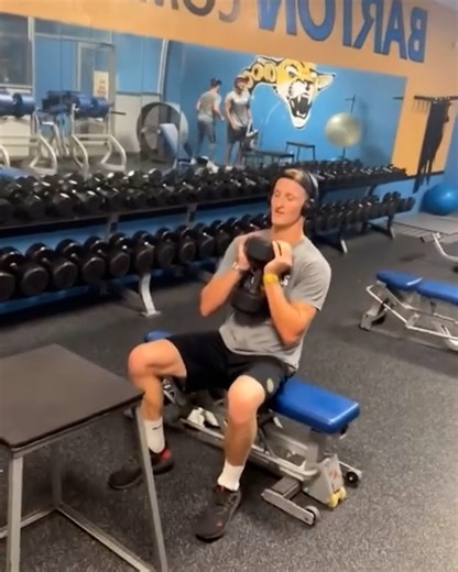 His knees must be made of steel 💪 | SPORTbible