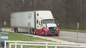 Tennessee bill could bar truckers from roads if they can't read signs