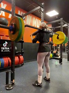 日本で「女をAEDで助けるな」「男は避難所に行くな」と言われる状況は海外でも同じようでSNSバズを欲しがる女たちが男を「キモい」呼ばわりし続けた結果、女が困っていても誰も助けなくなってるらしい笑