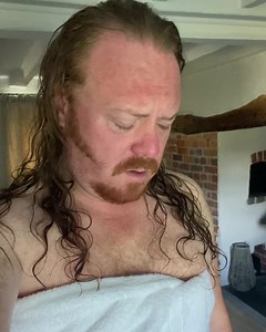How high do you wear your towel when ya get outta shower? | Keith Lemon