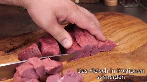 Diese Suppe verursacht bei mir Gänsehaut! Ein schnelles Gulaschsuppe Rezept!