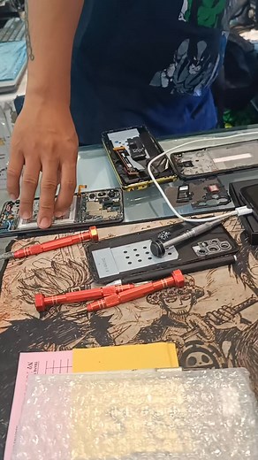 we repair all kinds of cellphone and gadgets plus laptop and computers😁 here at @SMCityFairview #trending#viral#repairshop#cellphones#laptops | Pauldos Tech Repair