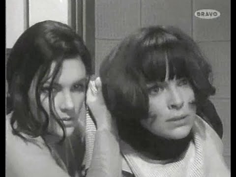 Classical Black & White Show - Heroine vs Villainess catfight with a clear winner ends with a KO