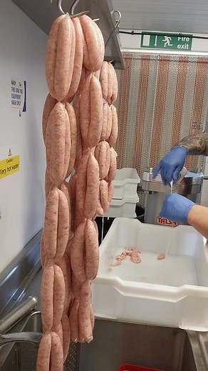 Pork sausages made fresh😀 #butchershop #lowfat #PorkSausages #pork #craftbutchers #shoplocal . We only use the finest ingredients in our products.💯 Gold award winning sausages 🏆 | Fairweathers Butchers and Deli