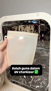 Mommy tak payah nangis dah susu tumpah! 🍼 Malish Reusable Silicone Milk Bags bukan saja boleh guna banyak kali, ia juga ada zip lock premium ada double-sealed leak-proof. Mommies tak perlu risau susu terlepas dari tangan or terjatuh. ❌🫗 So, dapatlah mommies susukan si manja dengan tenang🤱 Setiap saat mommy & si manja terasa lebih bahagia dengan Malish. BELI SEKARANG! 💗 https://malishbaby.com.my/product/malish-reusable-silicone-breast-milk-baby-foods-bag-8oz-x-3 | Malish Baby Malaysia