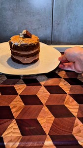 🎂🍰pastel cumpleaños 🍫 Muchas gracias a todos y todas los que han apoyado esta cuenta y las otras desde el inicio, con todo mi corazón les dedico esta y cada una de las recetas para que vivan sin restricciones y culpas, que disfruten sus vidas y coman sano. Un abrazo a tod@s ❤️ #receta #comida #fit #cocina #recetasaludable #postre #pastel #cake #chocolate #ﬁtness #tip #gym | Alejo Mendez chef