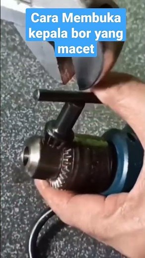 How to open a jammed drill bit
