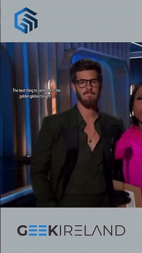 Andrew Garfield seduces Golden Globe viewers by putting on his glasses #GoldenGlobes #AndrewGarfield