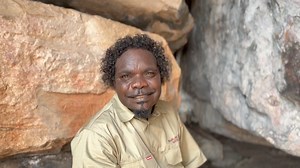 Brendan, a talented artist and our guide, sharing stories about rock art in Injalak in his native language. He led us on a hike through Injalak Hills, where he talked to us about Aboriginal culture, dreaming sites, and ancient cave paintings. #Gunbalanya #NorthernTerritory #Australia [May 2024] | Madhan Karky