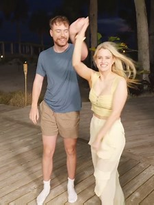MR BEAST DATING EITH HIS CUTE GIRLFRIEND 💓😍 #plzunfrezemyaccount #mrbeastchallenge #viralpost #tiktokfyp #unfreezemyacount