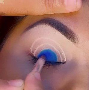 3.3K views · 202 reactions | Blue Smokey Eye Makeup Easy tutorial || Sona Makeover By Pooja | Sona Makeover By Pooja | Facebook