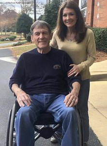 UN HOMME ALITÉ SUSPECTE SA FEMME DE LE TROMPER—IL DEMANDE À INSTALLER...