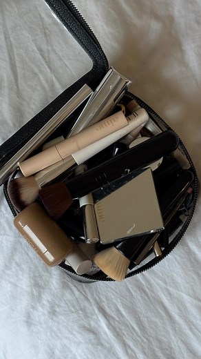 Mathilde Lacombe on Instagram: "Get ready with me - Rosacea/acne skin friendly 🤍 - Fond de teint poudre soin light @aimeskincare - Correcteur beige @cledepeaubeaute - Boy brow clear @glossier - Crayon sourcils blonde @lauramercier - Recourbe cils @kevynaucoin - Mascara tubing soin des cils @aimeskincare - Crayon beige @beautypie - Blush pocket freckles @rhode - Baume lèvres @labruket - Lip Pencil nuance @chantecaille - Lipstick pout @victoriabeckhambeauty Pull @cosstores + BO @kimai_jewelry x"