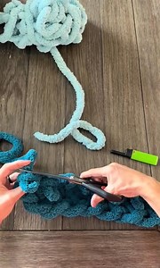 55K views · 344 reactions | An easy way to change colors or add in a color stripe when you make a hand knit chunky blanket #fyp #fingerknitting #chunkyblankettutorial #handknitblanket #falldecor #diyhomedecor #etsycreatorco #chenilleblanket #holidaydecor #armknitting #diycrafts #handknit #sidehustle #newhobby #howtocrochet #fingercrochet #TikTokLearningCampaign | WildlyWoven | Facebook