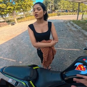 43K views · 1.8K reactions | 600 Crore ka iPhone 17 pro max mila sadak pai | HarshMohini Vibes | Facebook