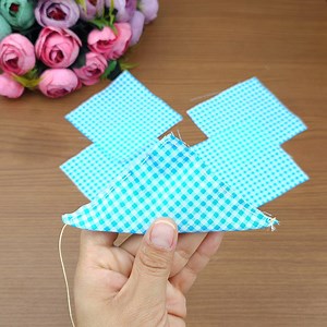 How to make a yo-yo flower from square fabric #sewing #handsewing | Good idea girls