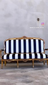 ⚜️ An exquisite 3 seater French Louis XVI antique settee. It...